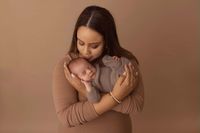 Mama und Kind, Familienfoto, Neugeborenenfotografie, NEugeborenenfoto